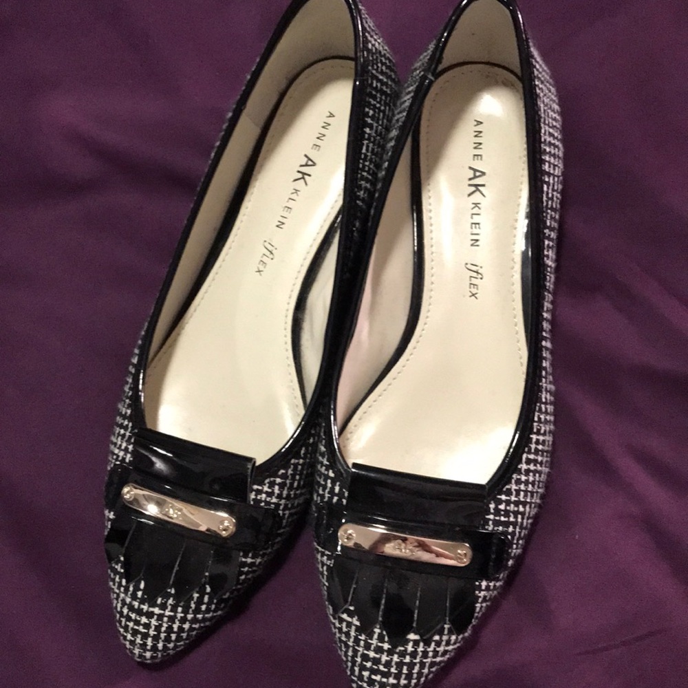 Anne Klein Flex flats size 8